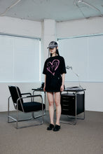 將圖片載入圖庫檢視器 TARGETTO Heart Logo Spray 噴漆愛心黑色T恤