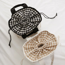 將圖片載入圖庫檢視器 CHEZ-BEBE 小熊格紋抽繩手提包 2款