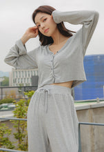 將圖片載入圖庫檢視器 CONCHWEAR 甜美短版鈕扣罩衫 2色