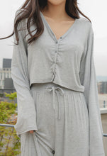 將圖片載入圖庫檢視器 CONCHWEAR 甜美短版鈕扣罩衫 2色