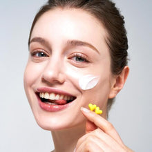 將圖片載入圖庫檢視器 KOCOSTAR 愛心膠囊防曬乳 SPF50+ PA+++