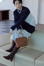 將圖片載入圖庫檢視器 LOEKA Fave 牛皮荔枝紋棕色手提肩背包