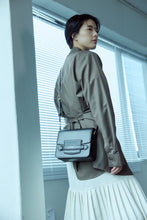 將圖片載入圖庫檢視器 LOEKA Fave 黑色牛皮翻蓋包