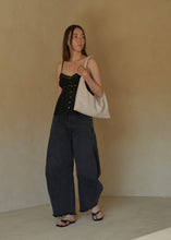 將圖片載入圖庫檢視器 KWANI 法式慵懶編織壓紋半月肩背包 (4色)