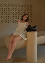 將圖片載入圖庫檢視器 KWANI 法式慵懶編織壓紋半月肩背包 (4色)