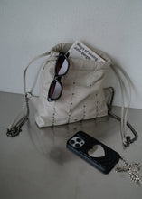 將圖片載入圖庫檢視器 KWANI Mini Chelsea 鉚釘抽繩迷你後背包 (2色)