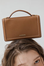 將圖片載入圖庫檢視器 LOEKA Emma 棕色方形迷你手提肩背包