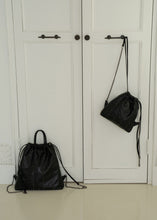 將圖片載入圖庫檢視器 KWANI Mini Chelsea 鉚釘抽繩迷你後背包 (2色)