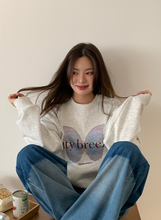 將圖片載入圖庫檢視器 CITYBREEZE 個性蝴蝶圖案大學T (3色可選_深藍色/花灰色/奶油色)