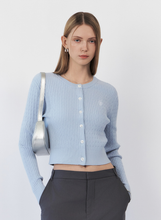 將圖片載入圖庫檢視器 CITYBREEZE 經典LOGO刺繡麻花針織上衣 (6色可選_奶油色/薄荷綠/深藍色/天空藍/黃色/灰色)