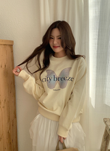 將圖片載入圖庫檢視器 CITYBREEZE 個性蝴蝶圖案大學T (3色可選_深藍色/花灰色/奶油色)