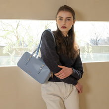 將圖片載入圖庫檢視器 LOEKA Cube 天藍色兩用優雅法棍包