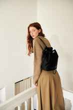 將圖片載入圖庫檢視器 MARHEN.J Leanna 黑色抽繩尼龍後背包