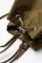 將圖片載入圖庫檢視器 MARHEN.J Leanna 黑色抽繩尼龍後背包