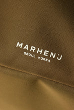 將圖片載入圖庫檢視器 MARHEN.J Leanna 黑色抽繩尼龍後背包