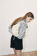 將圖片載入圖庫檢視器 MARHEN.J Plie 米白色蝴蝶結抓皺半月包