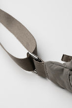 將圖片載入圖庫檢視器 MARHEN.J Plie 灰色蝴蝶結抓皺半月包