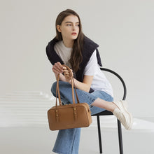 將圖片載入圖庫檢視器 LOEKA Cube 焦糖兩用優雅法棍包