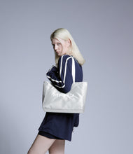 將圖片載入圖庫檢視器 MARHEN.J Bona 銀色尼龍托特包