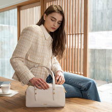 將圖片載入圖庫檢視器 LOEKA Cube 白色兩用優雅法棍包