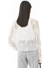 將圖片載入圖庫檢視器 EMKM 透膚白色羽毛提花襯衫