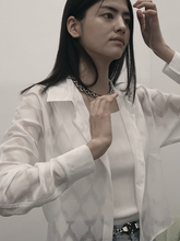 將圖片載入圖庫檢視器 EMKM 透膚白色方塊提花襯衫