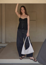 將圖片載入圖庫檢視器 KWANI 法式慵懶編織壓紋半月肩背包 (4色)