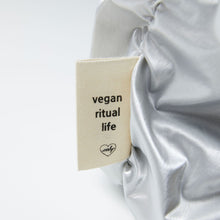 將圖片載入圖庫檢視器 MARHEN.J Popcorn Swing 個性街頭爆米花銀色側背包 (薛仁雅同款)