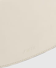 將圖片載入圖庫檢視器 NIEEH Crescent 象牙白肩背包