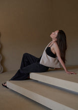 將圖片載入圖庫檢視器 KWANI 法式慵懶編織壓紋半月肩背包 (4色)