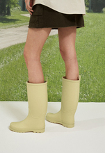 將圖片載入圖庫檢視器 23.65 Rain Boots 長筒奶油色雨靴
