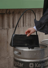 將圖片載入圖庫檢視器 KWANI Sleek Diane 都會優雅法棍包 (3色)