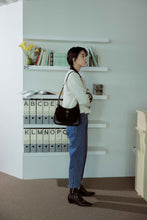 將圖片載入圖庫檢視器 LOEKA Diane 黑色兩用拼接新月包