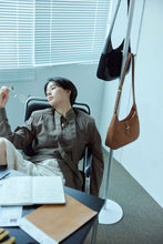 將圖片載入圖庫檢視器 LOEKA Diane 黑色兩用拼接新月包