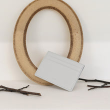 將圖片載入圖庫檢視器 D.LAB Kara 生日花牛皮淺灰色卡夾 12款