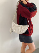 將圖片載入圖庫檢視器 MARHEN.J Plie 米白色蝴蝶結抓皺半月包