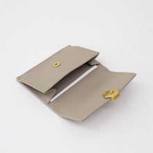將圖片載入圖庫檢視器 D.LAB Kara 生日花牛皮米色卡夾 12款
