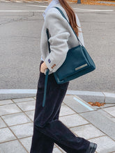 將圖片載入圖庫檢視器 MARHEN.J Elly 簡約都會藍色皮革肩背包