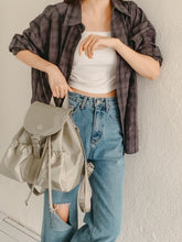 將圖片載入圖庫檢視器 MARHEN.J Scarlet 米白色尼龍抽繩後背包