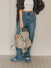 將圖片載入圖庫檢視器 MARHEN.J Scarlet 米白色尼龍抽繩後背包