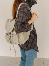 將圖片載入圖庫檢視器 MARHEN.J Scarlet 米白色尼龍抽繩後背包