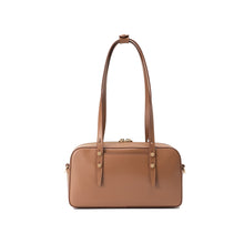 將圖片載入圖庫檢視器 LOEKA Cube 焦糖兩用優雅法棍包