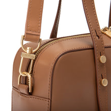 將圖片載入圖庫檢視器 LOEKA Cube 焦糖兩用優雅法棍包