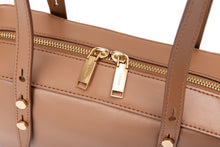 將圖片載入圖庫檢視器 LOEKA Cube 焦糖兩用優雅法棍包