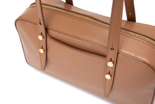 將圖片載入圖庫檢視器 LOEKA Cube 焦糖兩用優雅法棍包