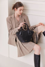 將圖片載入圖庫檢視器 LOEKA Marqueta M 優雅牛皮黑色水桶包