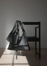 將圖片載入圖庫檢視器 KWANI Textured 壓紋黑色新月包