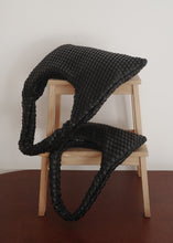 將圖片載入圖庫檢視器 KWANI Textured 壓紋黑色新月包