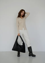 將圖片載入圖庫檢視器 KWANI Textured 壓紋黑色新月包