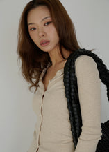 將圖片載入圖庫檢視器 KWANI Textured 壓紋黑色新月包